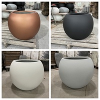 Grand pot et jardinière rond en fibre de verre, pots de fleurs de jardin pour hôtel, pots en fibre de ciment en forme de boule pour plantes