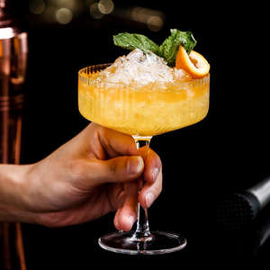 Grosir batang panjang <span class=keywords><strong>Martini</strong></span> Cocktail kaca gaya sederhana garis vertikal desain Ribbed gratis lebar kristal tinggi anggur kaca - Product Image 5