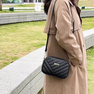 Stylish Fashion PU Waterproof Shoulder Bag with <b>Sequined</b> Decoration Lightweight and Versatile for Autumn Season - Product Image 2