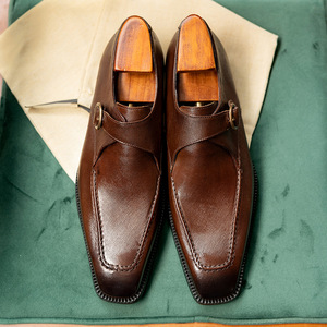 รองเท้าหนังแท้แบบ Monk Strap สำหรับผู้ชาย หัวแหลม สีพื้น ปิดด้วยหัวเข็มขัด เหมาะสำหรับใส่ทำงานทุกฤดู พื้นรองเท้าทำจากยาง - Product Image 3