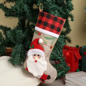 Chaussette de Noël personnalisée en tissu écossais à carreaux brodée, motif renne et pain d'épices, pour décoration de ferme - Product Image 5