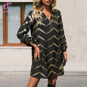 Abito Loveda da Donna all'Ingrosso, Moda Casual, <span class=keywords><strong>Nero</strong></span> con Strisce Dorate, <span class=keywords><strong>Maniche</strong></span> <span class=keywords><strong>Lunghe</strong></span>, Scollo <span class=keywords><strong>a</strong></span> V con Cerniera - Product Image 4