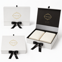 Boîte cadeau rigide magnétique de luxe personnalisée avec logo, étanche, portable, en forme de livre, avec ruban satiné et processus de dorure pour vêtements