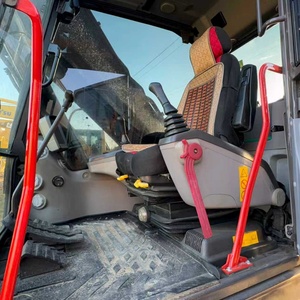 Excavatrice sur chenilles VOLVO EC250D d'occasion, 90 % neuve, à vendre, avec une puissance et des performances de creusement élevées - Product Image 3