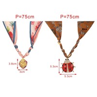 Nouveau collier transfrontalier en tissu de cuivre avec pendentif en forme de cœur et perles de riz, chaîne en bambou faite à la main, et foulard en soie classique à imprimé léopard