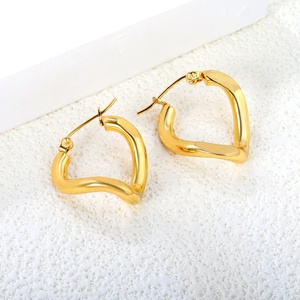 Pendientes de Aro Geométricos Grandes Irregulares de Acero Inoxidable con Baño de Oro de 18K, Resistentes al Deslustre, Diseño de Ola Fundida, para Mujer - Product Image 5