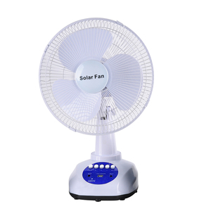 Ventilatore da tavolo in plastica da 12 pollici con lampadina LED, alimentato a energia solare, batteria ricaricabile da 15W - Product Image 6