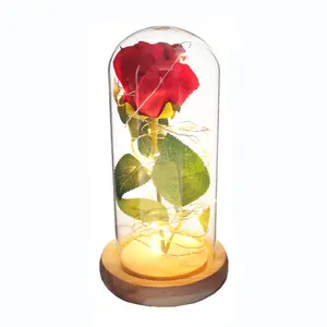 Atacado venda quente personalizado mão soprado rosas de vidro flor brilhante sino frascos de vidro com base de madeira luz led