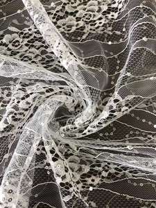 Approvisionnement d'usine Ivoire Chantilly Dentelle Tissu Floristique Paillettes Doublure pour Robes De Mariée - Product Image 4