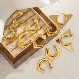 Pendientes de Aro Personalizables de Acero Inoxidable con Forma de Corazón Hueco, Triángulo y Flor, Chapados en Oro de 18K, Joyería de Moda, Regalo - Product Image 1