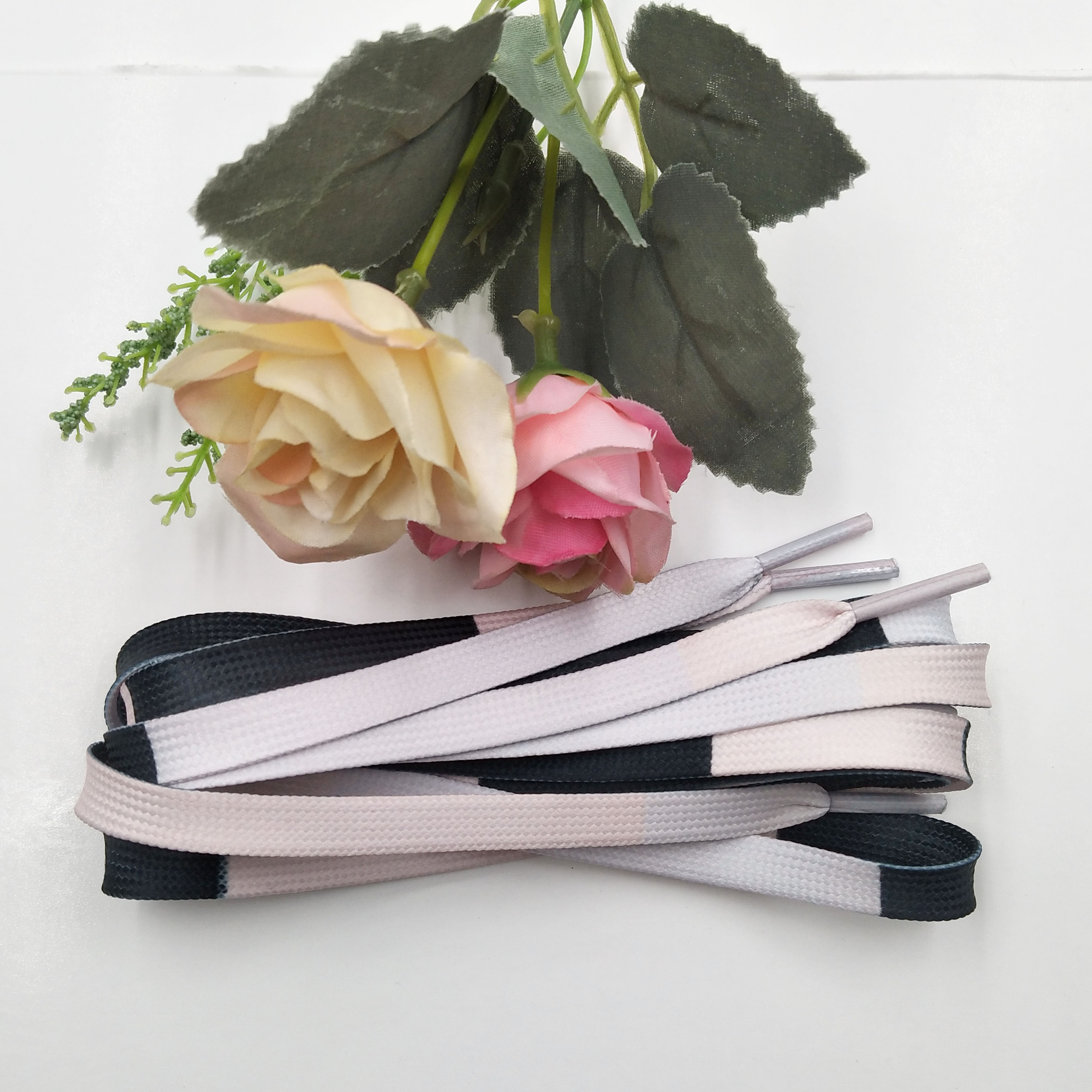 Noir rose clair blanc