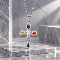 ARNAN Collier tendance en laiton plaqué or 18 carats et acier inoxydable avec pendentif croix chaîne de lèvre et grand zircon cubique (CZ) taille cabochon effet glacé