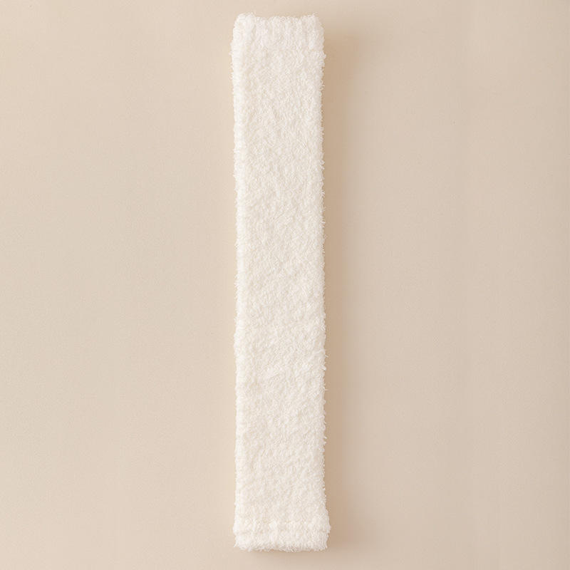 สีขาวนม