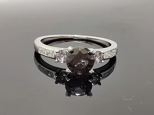 Plata italiana 925 gris inspirado enrejado de tres piedras con acento lateral Anillos de Compromiso de boda clásicos personalizados para mujeres - Product Image 4