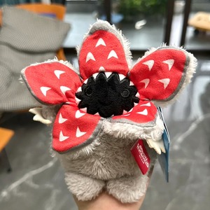 Llavero de Peluche Personalizado con Flores de <span class=keywords><strong>Stranger</strong></span> <span class=keywords><strong>Things</strong></span>, Flor Comedora de Hombres, Juguete de Peluche Personalizado de Buena Venta - Product Image 4