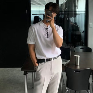 T-shirt <span class=keywords><strong>POLO</strong></span> in maglia a maniche corte con scollo a V e colletto a gabbiano, stile Old Money, in seta ghiaccio, per affari, estiva, all'ingrosso per il commercio transfrontaliero - Product Image 2