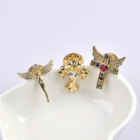 Broche de luxe mini en strass en forme de croix, épingle de costume personnalisée haut de gamme pour femme, accessoires de mode vestimentaire