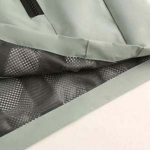 Veste de randonnée coupe-vent monochrome pour homme, avec logo personnalisé, à capuche, épaisse, style safari, imperméable, 100% tissée - Product Image 6