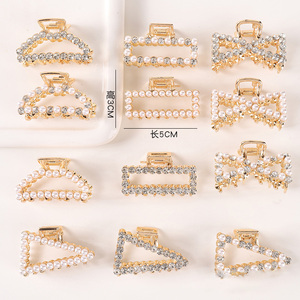 Mini pince à <span class=keywords><strong>cheveux</strong></span> géométrique évidée avec perle et strass - Product Image 2