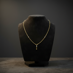 Collar de Cadena de Oro Tradicional con Colgante Central Detallado y Diseño Ligero y Cómodo para Mujer - Product Image 2