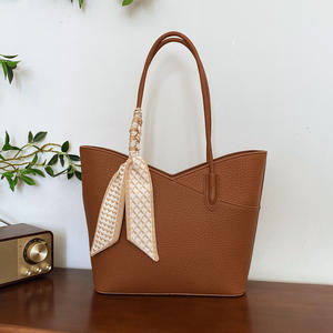 Large-Capacity Women's Casual Tote <strong>Bag</strong> Waterproof Retro Simple Crossbody Design Ins New Shoulder Strap for Commuters Wholesale - Product Image 3