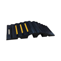 Rampe de câble en caoutchouc de haute qualité pour route, protection de câble de fil et de tuyau, couvercle de câble de sol noir avec bande réfléchissante 2 canaux