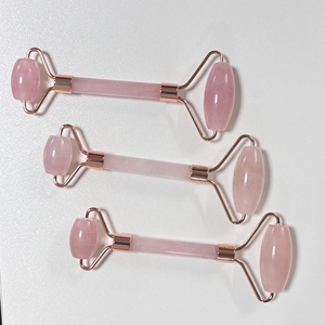 Rouleau de jade en quartz rose de luxe de haute qualité pour le lifting du visage - Product Image 3