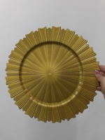 Platos de Servir de Plástico Dorado de 13 Pulgadas, Platos Base Redondos con Borde Festoneado Reutilizables con Diseño Moderno