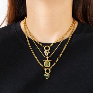 Collana con Ciondolo <span class=keywords><strong>Luna</strong></span> Placcato Oro 18K Sottovuoto, Catena in Acciaio Inossidabile con Zirconi, Gioiello Personalizzato con Pietra Portafortuna - Product Image 2