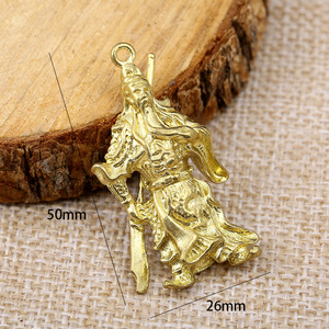 จี้รูปเจ้ากวนทองเหลือง 36x50 มม. พวงกุญแจรถ ของตกแต่งบ้าน - Product Image 3
