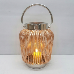 Lanterne décorative en métal avec support en verre et poignée pour la maison, le jardin, la terrasse, les mariages, les événements, l'éclairage de table - Product Image 1