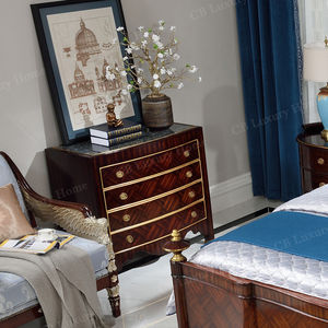 Lit Queen en bois massif de style britannique avec table de chevet, ensemble de meubles de chambre à coucher traditionnels faits à la main - Product Image 5