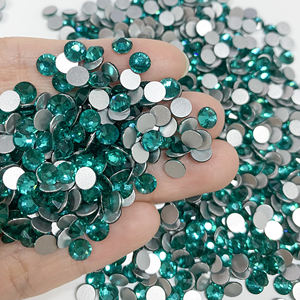 Qiyi คริสตัลเพชรเทียมสำหรับผู้หญิงดีไซน์ใหม่ล่าสุดทำจากแก้วคริสตัลหรูหราเรียบง่าย - Product Image 3