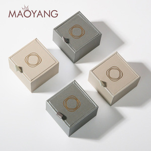 Scatola Regalo per Gioielli in Velluto Quadrata Moderna con Logo Personalizzato Maoyang per Anelli, Orecchini, Ciondoli e Collane - Product Image 4