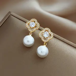 French Vintage Flower Pearl Pendant Earrings Gold Alloy Zircon Four Leaf Clover Dangling Earrings Jewelry