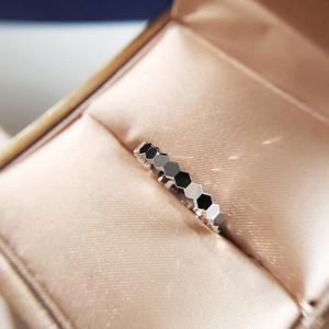 Bague en cuivre plaqué or blanc brillant avec serti hexagonal en onyx noir pour un usage quotidien unisexe F623 - Product Image 3