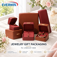 Boîte à bijoux en PU de haute qualité, douce, carrée, moderne, avec fermeture magnétique, pour ranger les boucles d'oreilles, les colliers, les bagues, à utiliser pendant les fêtes