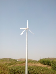 Sistema Híbrido Eólico Solar de Eje Horizontal Trifásico de 1KW, 2KW, 3KW, 5KW para Uso Agrícola y Doméstico - Product Image 3