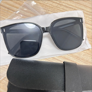 Occhiali da Sole Donna 2026 Nuovi Arrivi Montatura Larga Rettangolare <span class=keywords><strong>di</strong></span> Alta Gamma per Fotografia Occhiali da Sole per Viso Grande Protezione UV - Product Image 5
