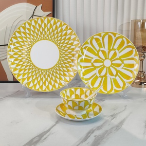 Juego de Vajilla de Porcelana China Ecológica con Estampado Geométrico Amarillo y Blanco, 4 Piezas con Tazones, Platos y Cuchara para Comer en Casa - Product Image 2