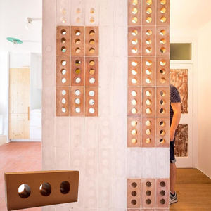 <span class=keywords><strong>Brique</strong></span> ventilée à 3 trous double face en <span class=keywords><strong>terre</strong></span> <span class=keywords><strong>cuite</strong></span> naturelle - <span class=keywords><strong>Brique</strong></span> d'argile ventilée haute résistance pour projets architecturaux - Product Image 4