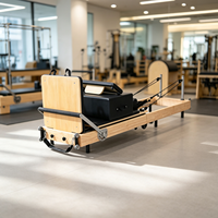 Reformer de Pilates de Roble para Personas Mayores con Estructura Plegable y Resortes de Bajo Impacto