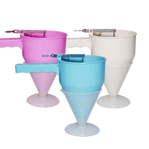 Embudo de Plástico con Soporte para Hacer Croquetas de Pulpo, Bolas de Pescado, Hamburguesas de Huevo y Conos de Fideos - Product Image 1