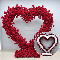 Handgefertigter Herzförmiger Blumenbogen mit Roten Rosen für Heiratsantrag, Verlobung und Hochzeit, Anpassbare Tischdekoration für Weihnachten und Ostern