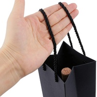 Sacs cadeaux en papier de luxe avec logo personnalisé, sacs d'emballage en carton en gros pour les petites entreprises de vente au détail