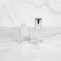 Flacons de parfum de luxe personnalisables en verre carré, capacité de 50 ml, design rechargeable avec bouchon compte-gouttes et givrage sérigraphié