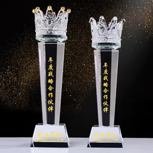 Trophée kristal personnalisé de luxe Honor Awards couronne de cristal commémorative trophée pour gagnant cadeau d'appréciation des employés