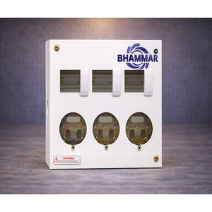 Boîtier de distribution industriel en métal à 3 prises + disjoncteur TPN 30/3 A, OMDMS KK57, fournisseur en gros d'Inde - Product Image 2