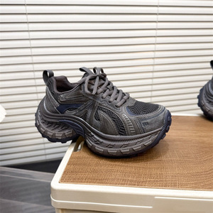 Zapatillas de running de malla personalizadas Factory Trend, transpirables, con doble suela de TPU, estilo deportivo con cordones y característica antideslizante para parejas - Product Image 3