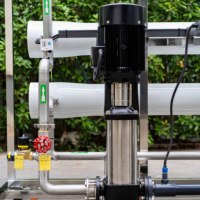 Usine de dessalement d'eau de mer à haute efficacité 5000LPH avec système RO, applicable aux familles et aux usines, avec 1 an de garantie